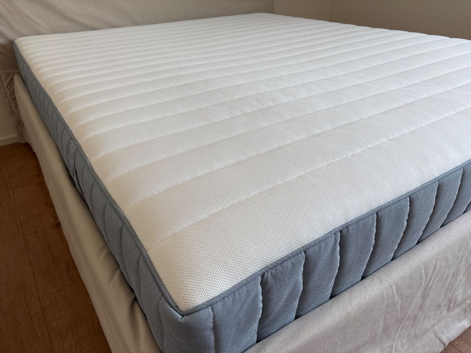 Ikea Betten: Ikea Bett 200x180 – Neu (gemäss Beschreibung) aus Kilchberg ZH von bau_x7vy 3