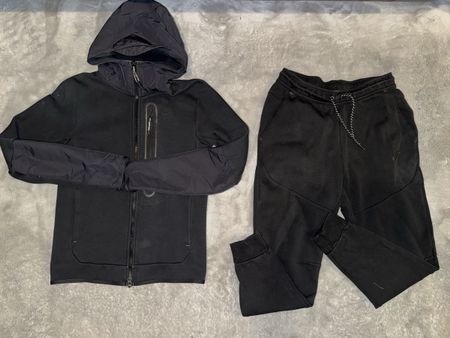 ENSEMBLE NIKE TECH (XS-S)