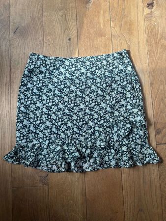 Sommerlicher Minirock von Edited mit Blumenmuster, Gr. 38