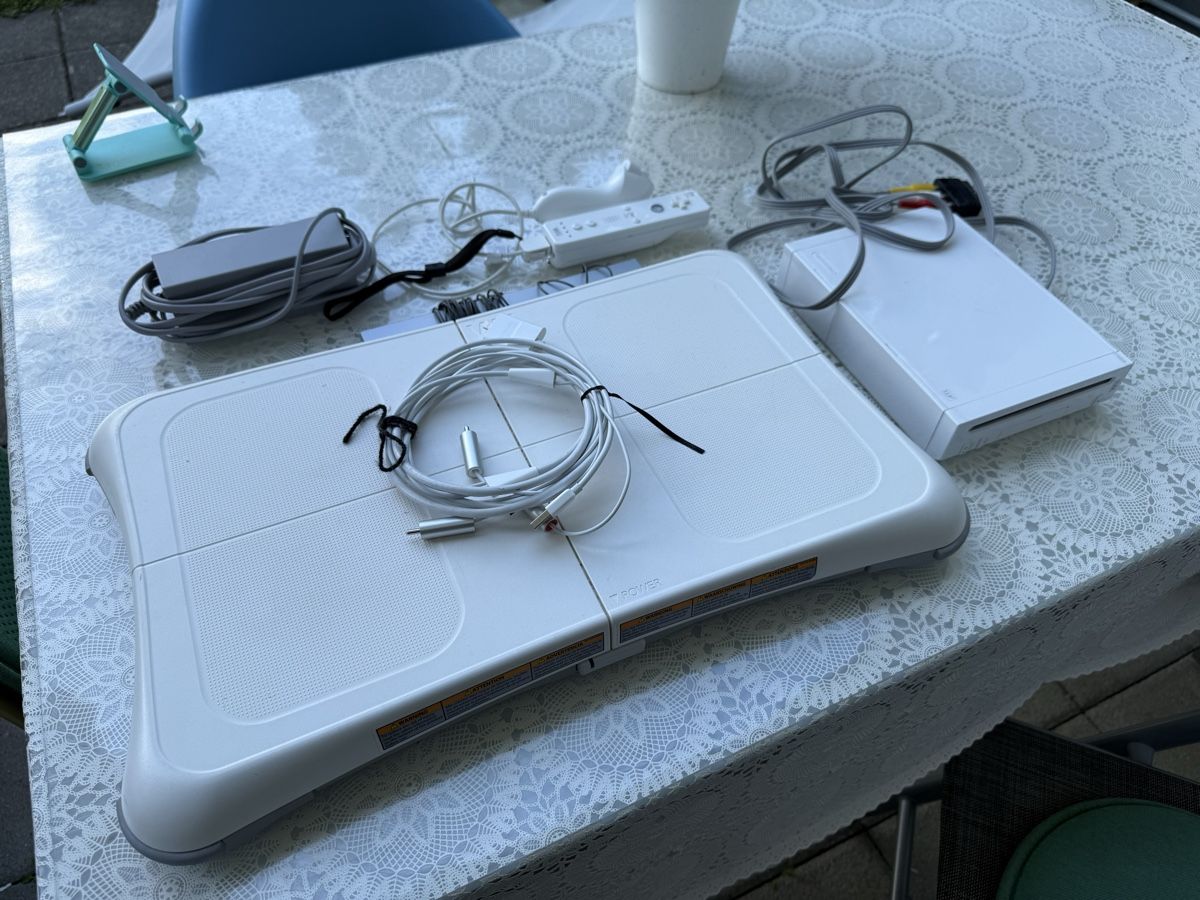 Nintendo Console: Nintendo Wii Console Bundle with Balance Board & Games – Usato da Buchs SG venduto da ayt_87vv 1