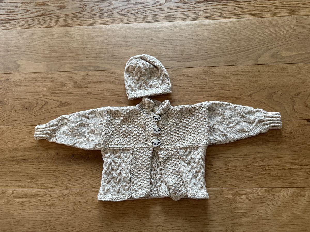 Vestes & Manteaux: Strickjäckchen Mädchen Handmade ca. Grösse 68 – D'occasion à Kaisten par kar83