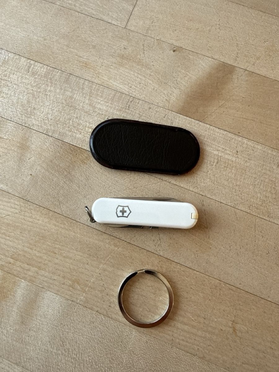 Victorinox Coltelli tascabile: Victorinox Classic SD – Nuovo e nell'imballaggio originale da Oberflachs venduto da Chaemp