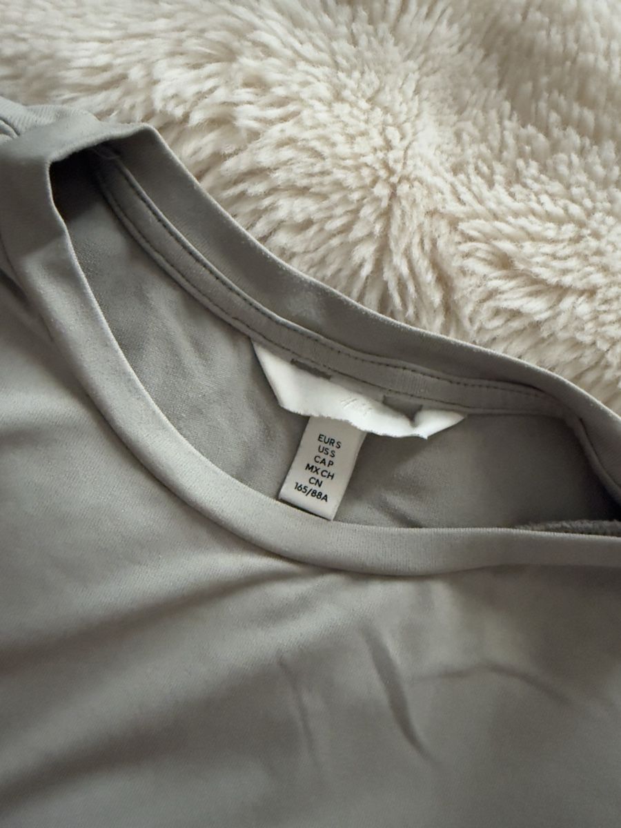 H&M Top: Langarmshirt H&M – Usato da Niederhasli venduto da elm_7pyv 1