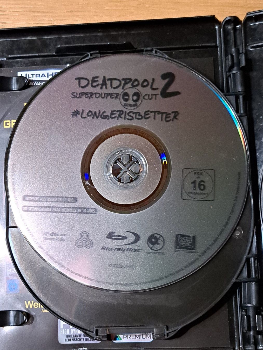 Tutti i DVDs: MARVEL 4-Disc Blu-ray 4K Ultra HD und Blu-ray DEADPOOL 2 – Nuovo (secondo la descrizione) da Unterseen venduto da Kanica 8