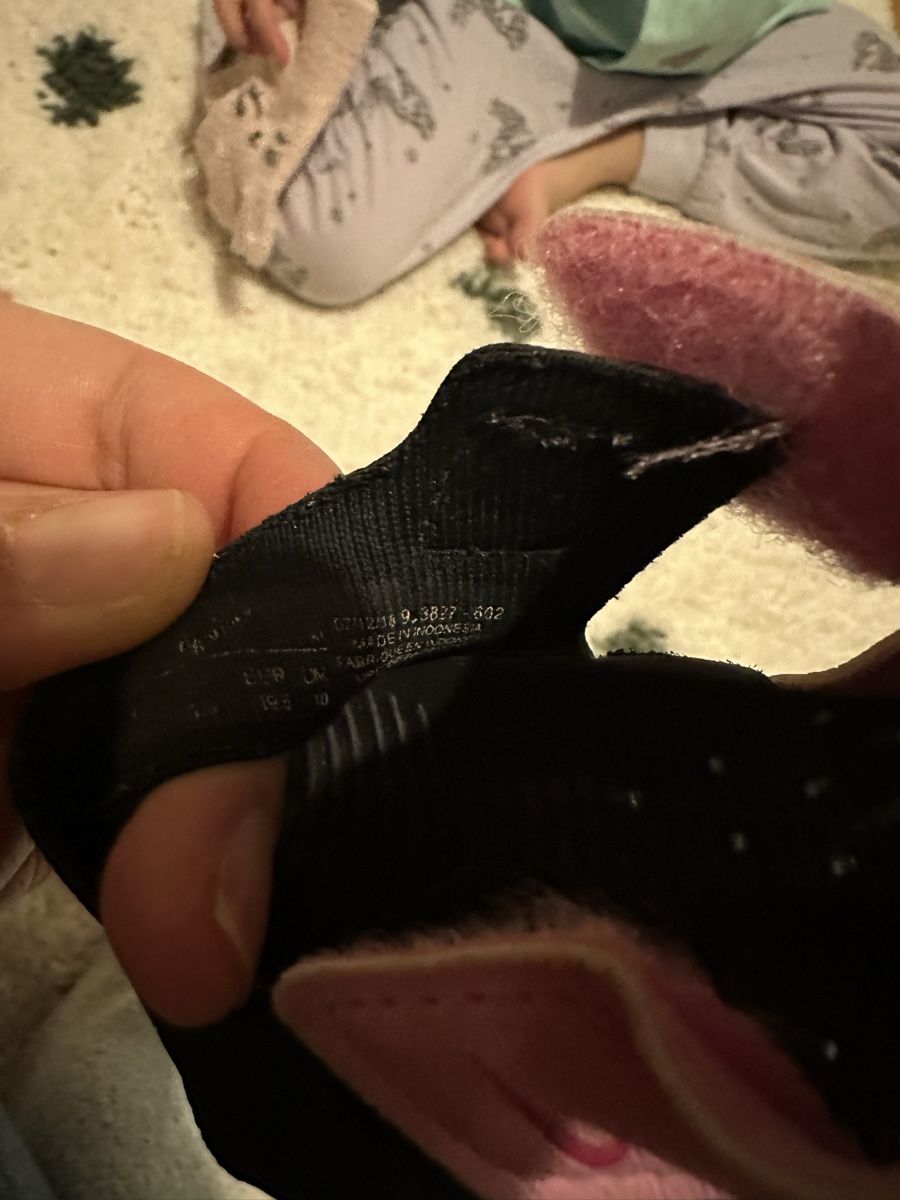Nike Scarpe per ragazze: Sandalen Nike  Grösse 19.5 – Usato da Zürich venduto da Essences 2