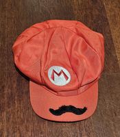 Super Mario Kappe rot mit Schnurrbart  sehr guter Zustand.