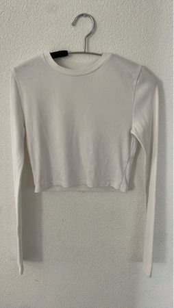 Langarmshirt weiss kurz geschnitten neuwertig
