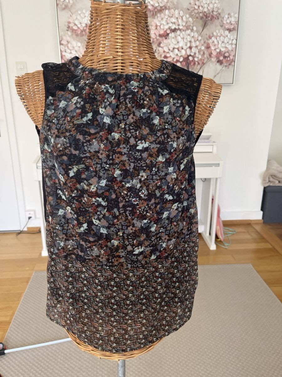 Nafnaf Camicette: Bluse mit Spitze, NAF NAF XS – Usato da Solothurn venduto da Bobesch08