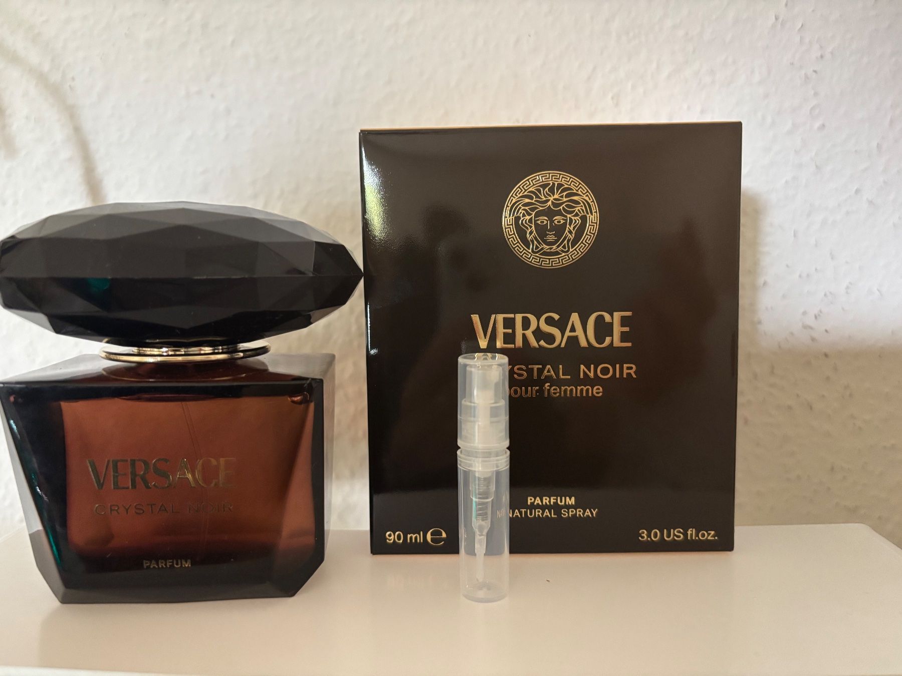 Versace Parfum & Eau de Toilette: Versace Crystal Noir Parfum EDP Duftprobe 2ML – Gebraucht aus Zürich von deruja