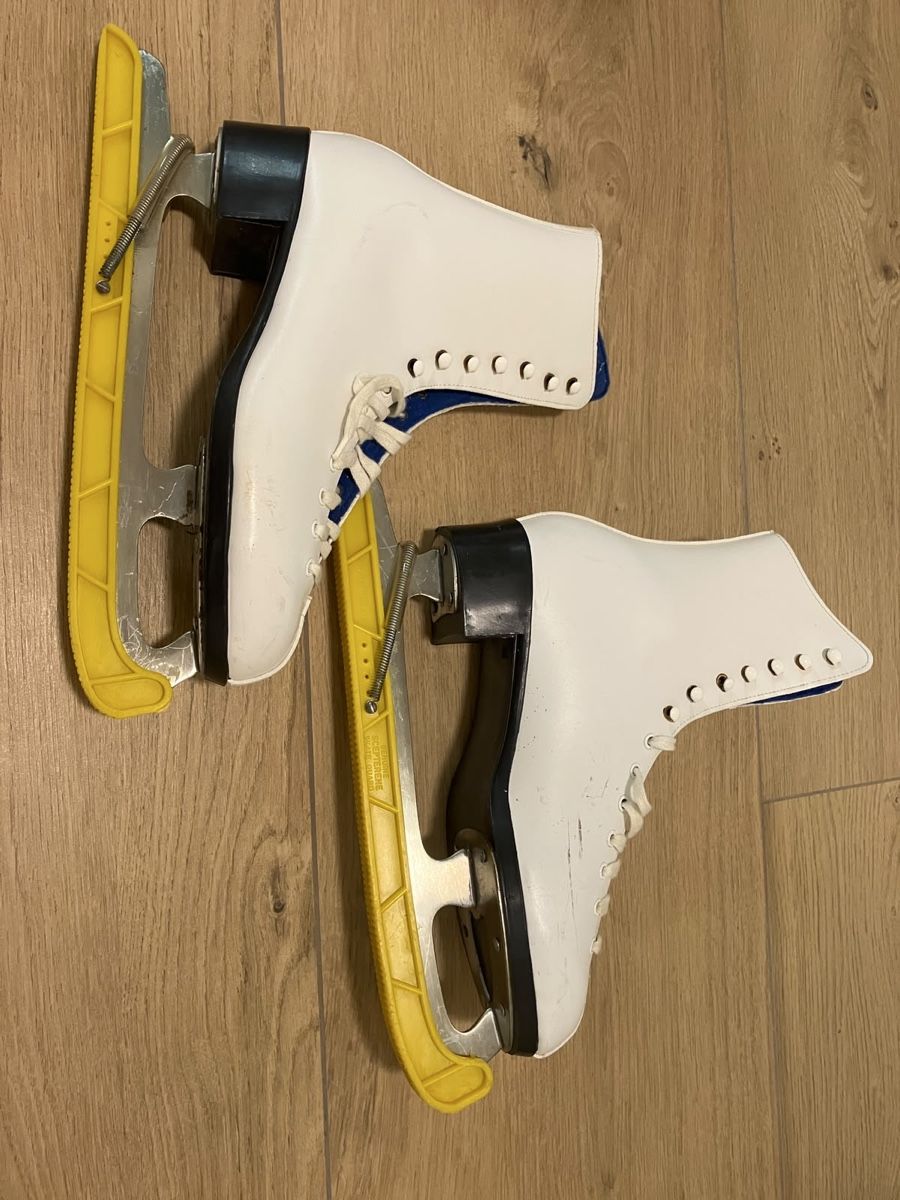 Patins à glace: Eiskunstlaufschuhe Weiss – D'occasion à Aeschi SO par retoS07