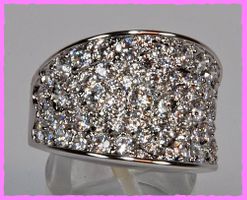 Wow, grosser Ring mit Zirkonia