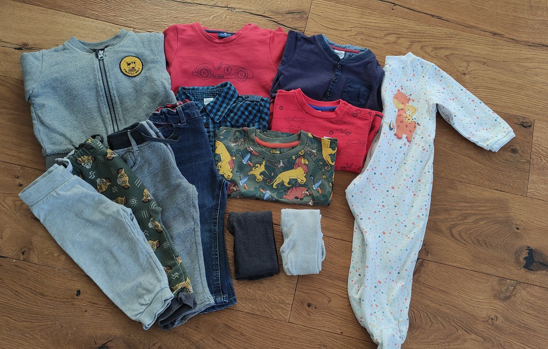 Tom Tailor Lotti & Set di vestiti: 13-Teilliges Kleider Paket Junge Gr.80 – Usato da Wil SG venduto da Chilla88