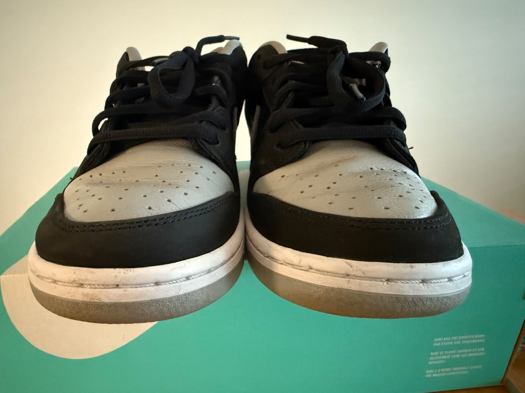Nike Scarpe da uomo: Nike SB Dunk Low Pro, Grösse 42.5 black, grey & white – Usato da Basel venduto da Rouge. 3