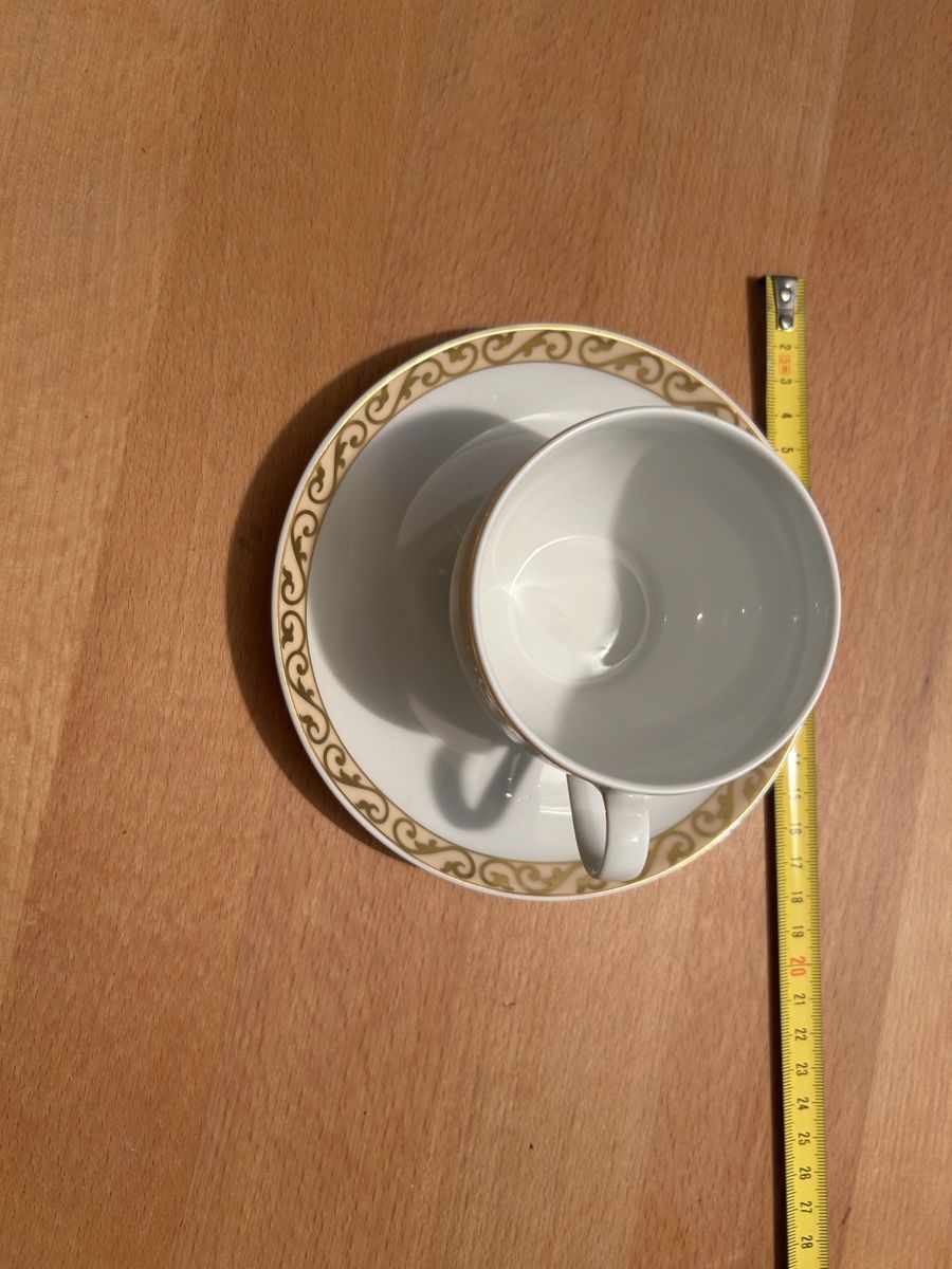 Set di piatti: Geschirr-Set mit Goldrand - Top Zustand! – Usato da Münchenbuchsee venduto da Brunopatrick 1