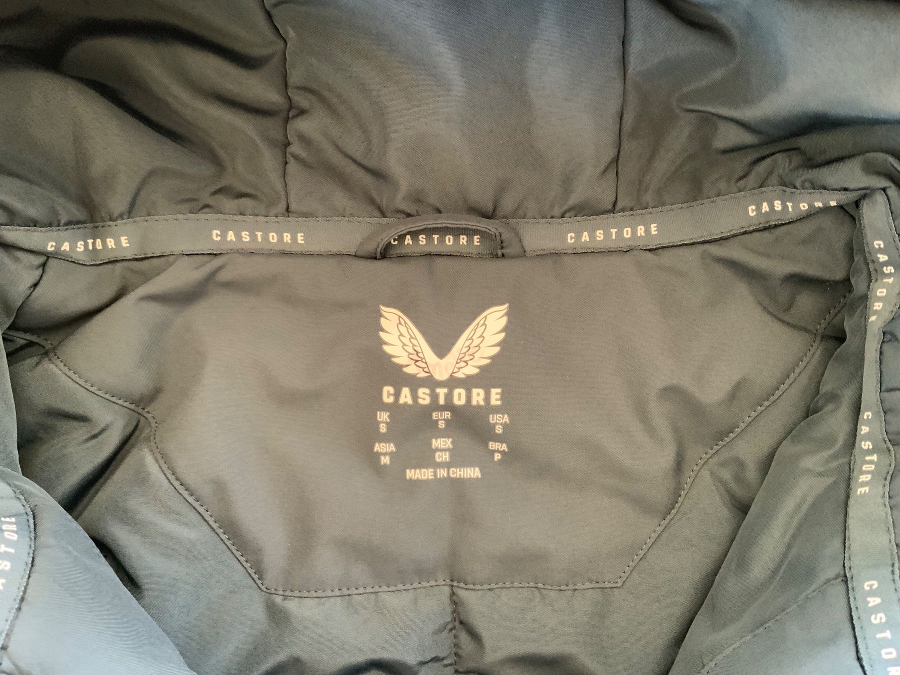 FCZ Giacche: FCZ Damen Winterjacke – Usato da Männedorf venduto da Katie11 2
