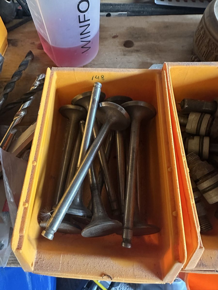 Triumph Alle Autoersatzteile: Ventile und Einspritzdüsen Triumph Oldtimer – Gebraucht aus Flumserberg-Portels von nca_f79x 1