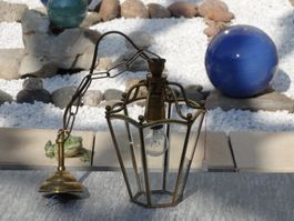 Aus der Glasvitrine: Schöne Messing-Glas Laterne elektrisch