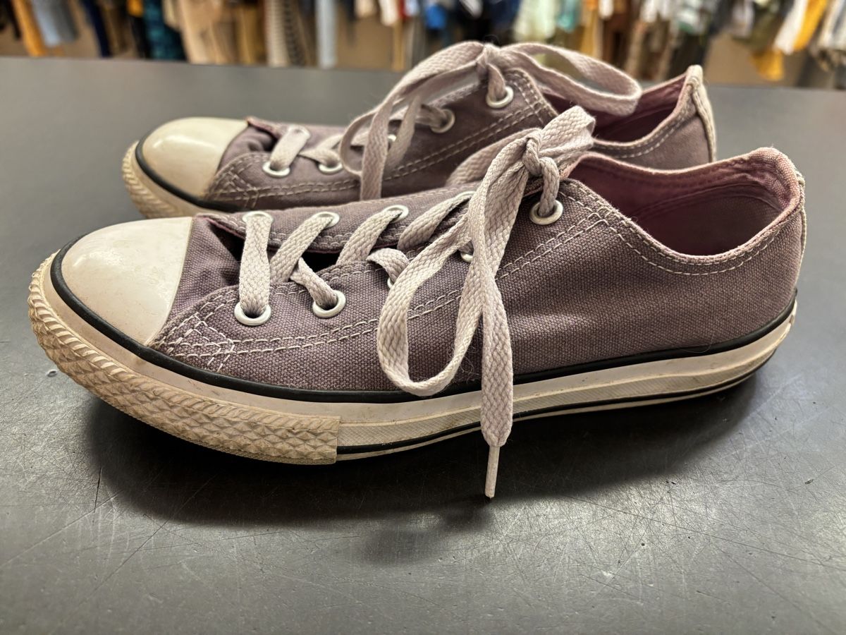 Converse Scarpe da uomo: Converse Sneaker Lila, Grösse 34 – Usato da Büren an der Aare venduto da Nikito2001