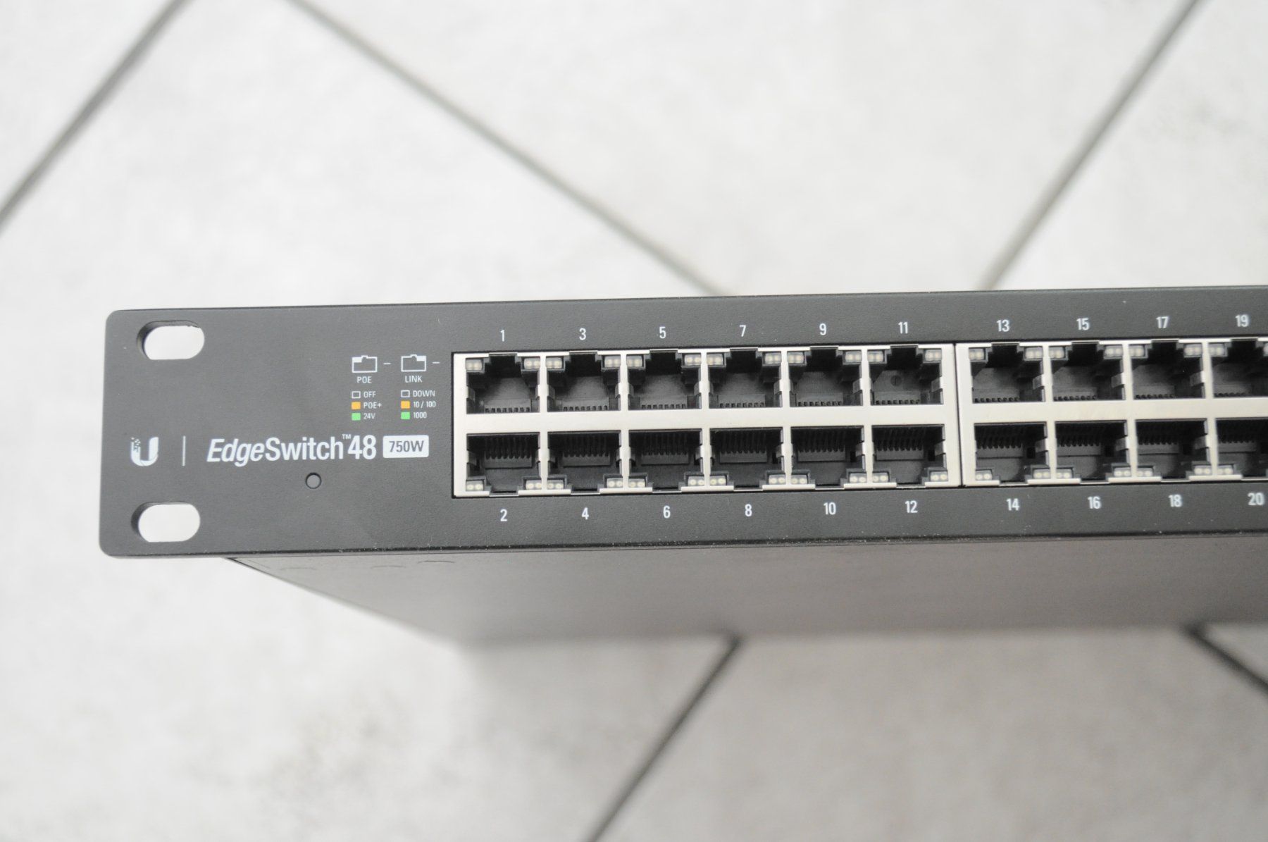 Ubiquiti Hub & Switch: Ubiquiti EdgeSwitch 48 PoE 750W – Usato da Zizers venduto da Digitag0 2