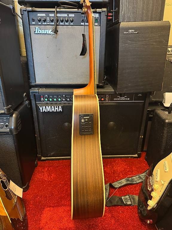 Strumenti musicali: Akustikgitarre mit Tonabnehmer – Usato da Embrach venduto da CarlosTF 2