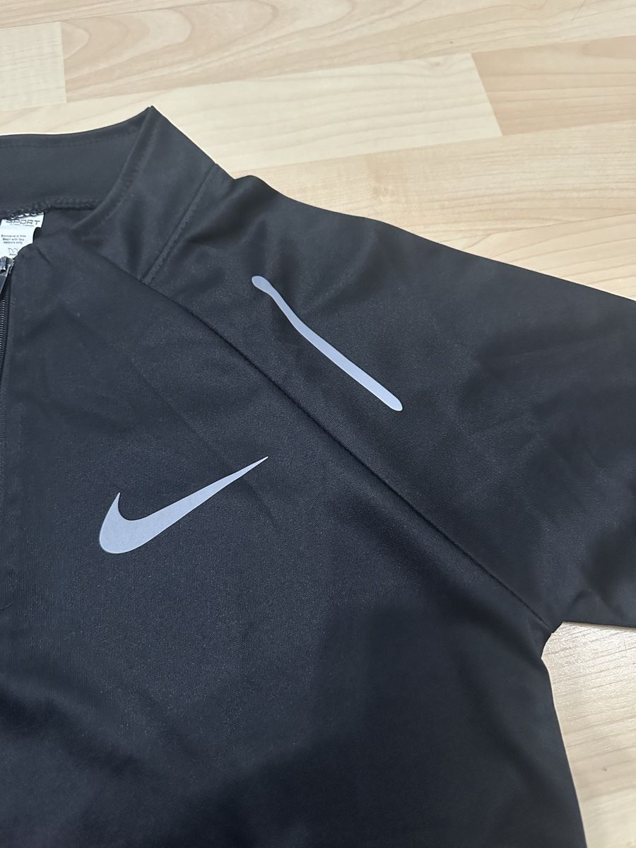 Nike Pulls & Sweat-shirts: Nike Sport Pullover schwarz – Neuf (Voir description) à Chur par dajan.17 1