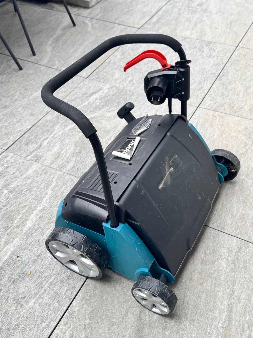 Makita Bodenbearbeitungsgeräte: Makita UV3200 Electric Scarifier – Gebraucht aus Buttwil von Polina_Belin 1