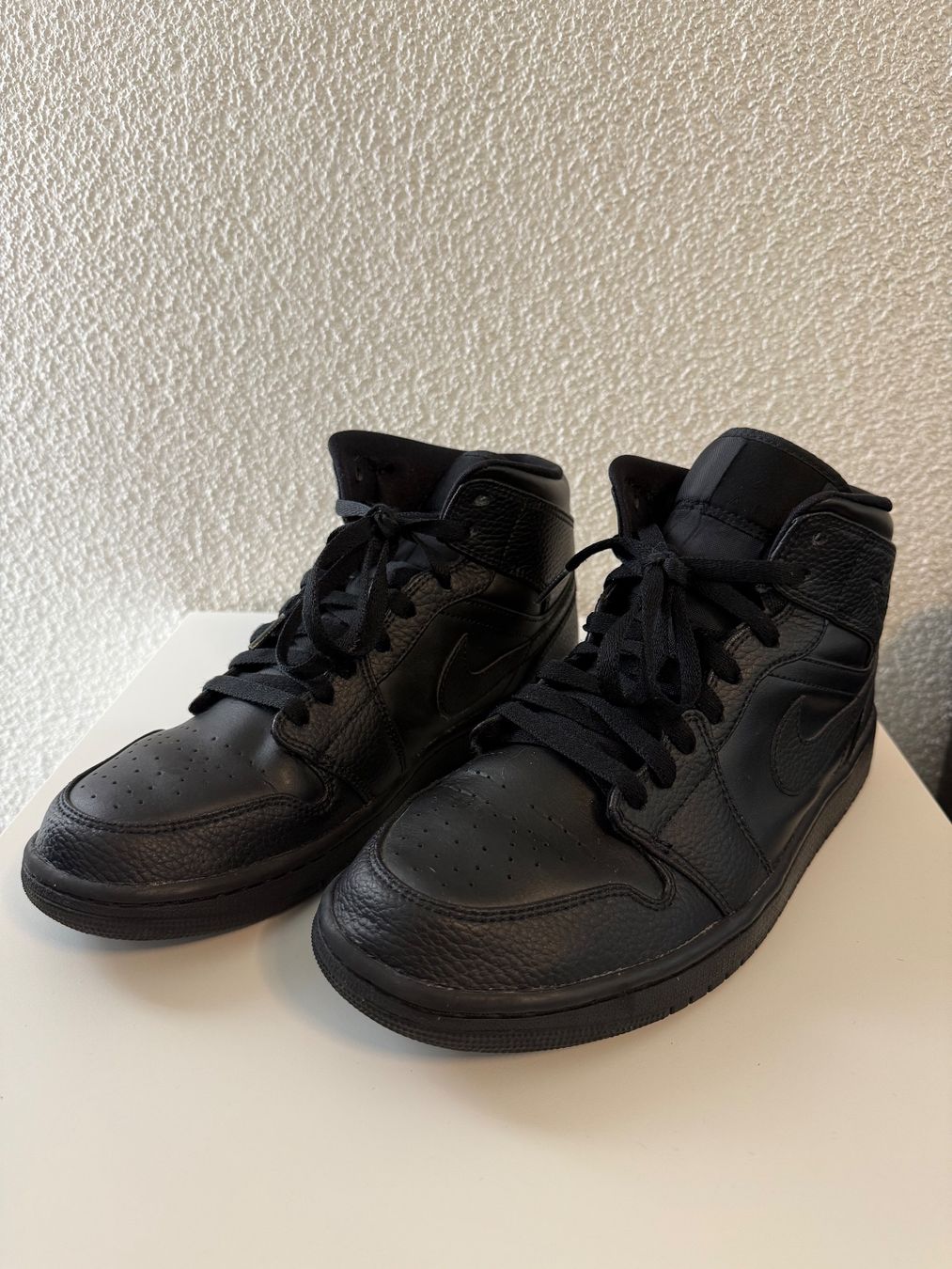 Jordan Scarpe da uomo: Jordan 1 Mid Triple Black - Size 44 – Usato da Wädenswil venduto da SeanUnger