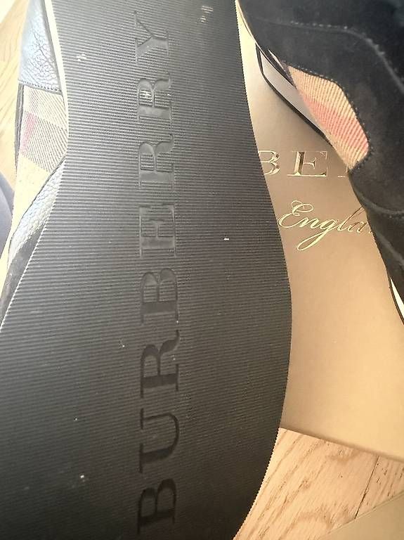 Burberry Scarpe da donna: Burberry Schuhe neu 38,5 – Usato da Schaffhausen venduto da Nathalia33 2