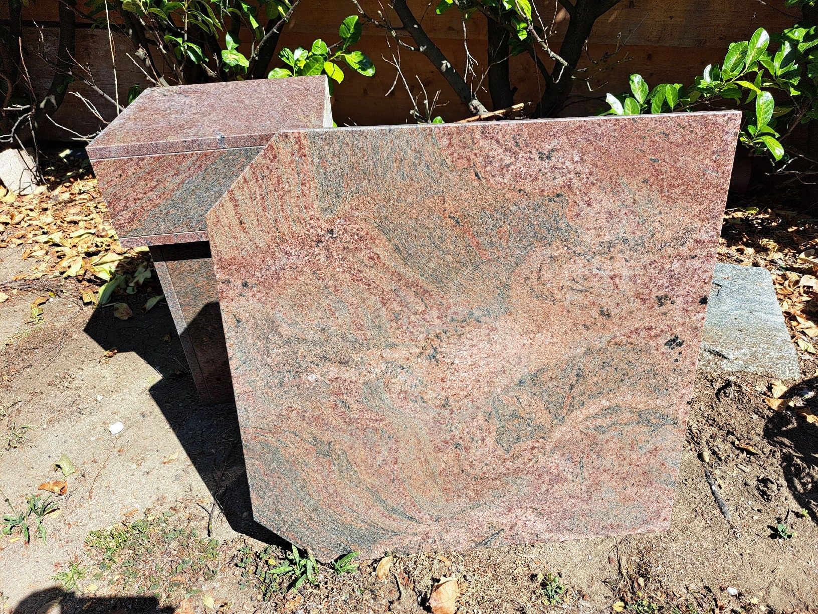 Piatti di portata: Granitplatten und Hocker – Usato da Winterthur venduto da Strand82 2