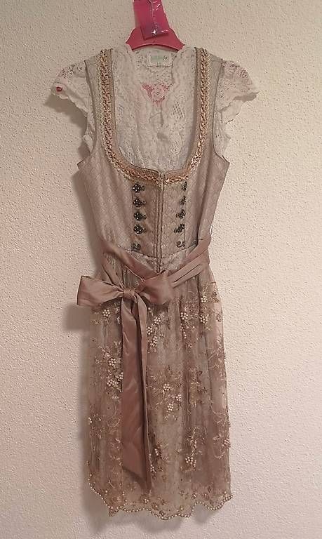 Costumi: Elegantes Dirndl mit Bluse – Usato da Illnau venduto da S_haesli