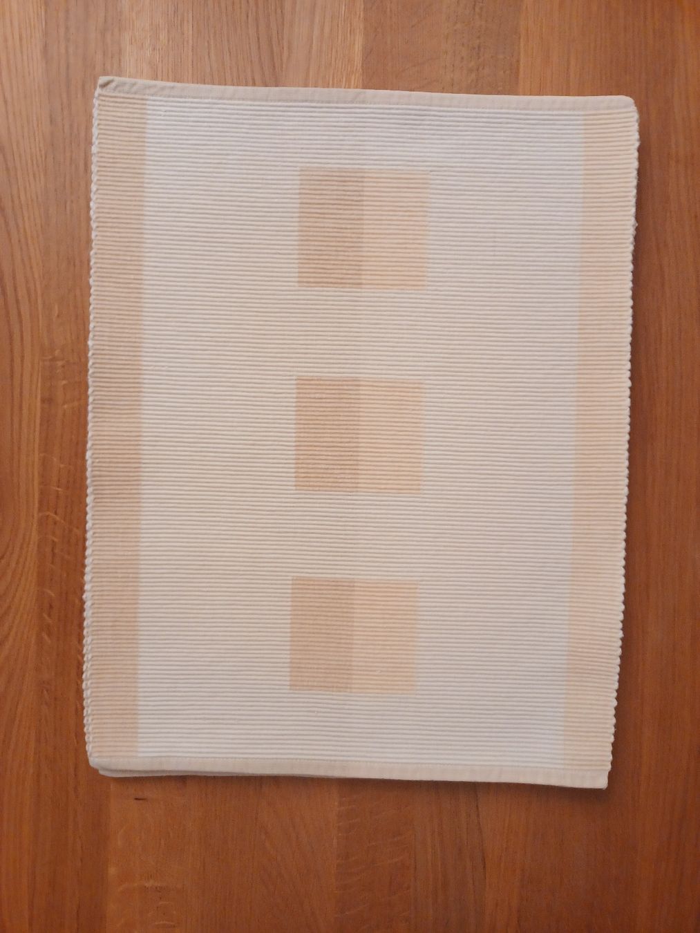 Set di tavolo e panche: Schöner Tischset, Beige mit Quadrate Muster 7 St. – Usato da Wallisellen venduto da dan_g9vc