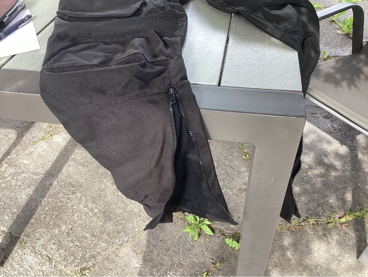 Vestes: Motorradfahrer kleider ausrustung – D'occasion à Flims Dorf par Actrosmb 2
