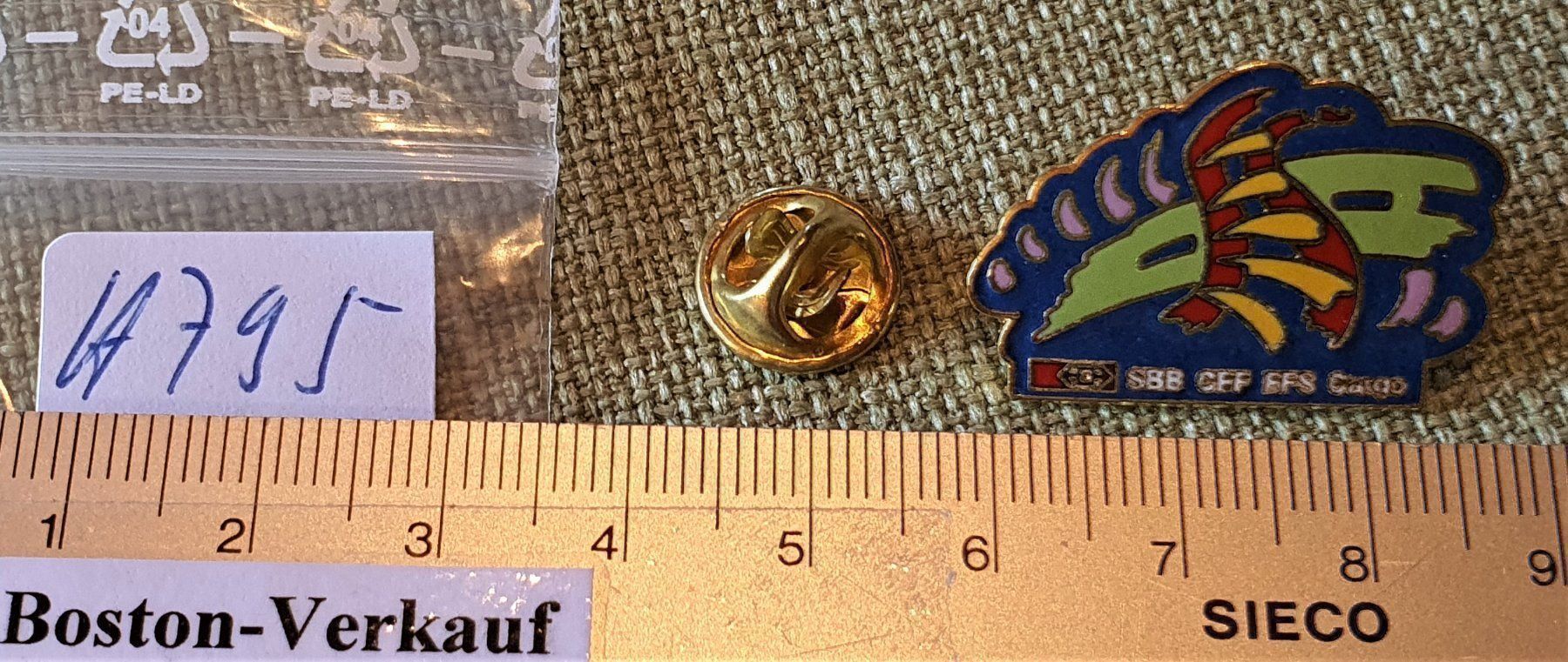 Placchette & Badge: H795 - SBB CFF FFS Cargo Kunst Pin – Usato da Reinach BL venduto da Boston-Verkauf 1