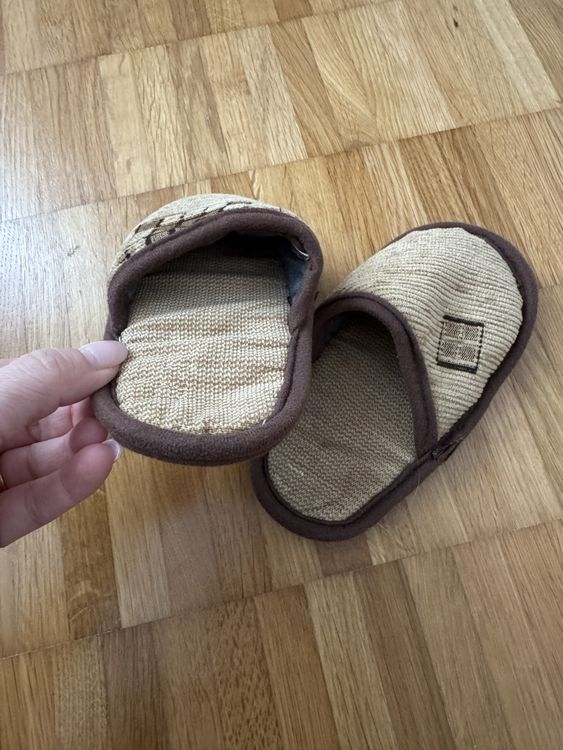 Chaussures garçon: 2 Paar Kinder Hausschuhe Gr. 27 – D'occasion à Jona par Good_luck_ 4