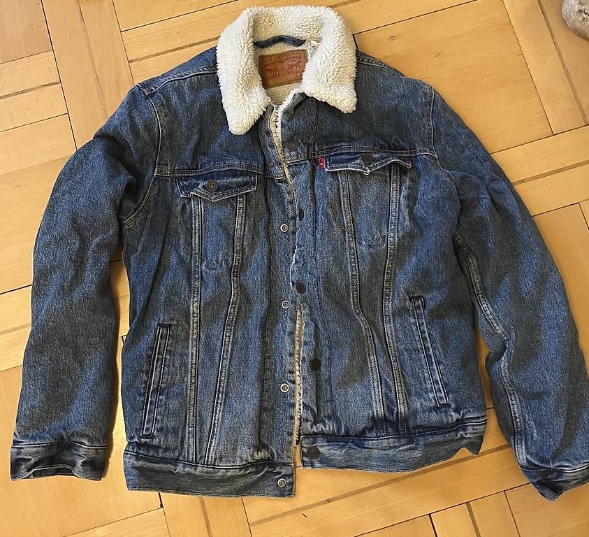 Giacche: Levis flauschige Jeansjacke (mit Teddyfutter) – Usato da Zürich venduto da lin_92hw