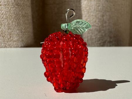 Fraise en perles de rocaille – Charm pendentif breloque