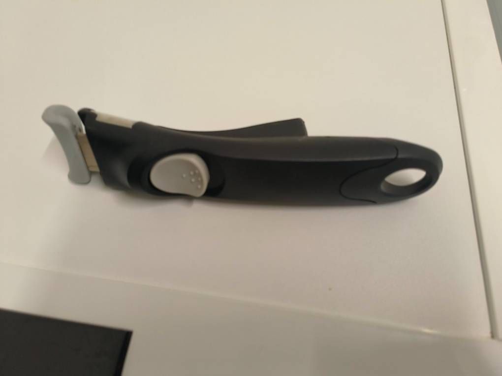 Fixations: Neuwertiger Pfannenhalter – D'occasion à Steinhausen par surfero 1