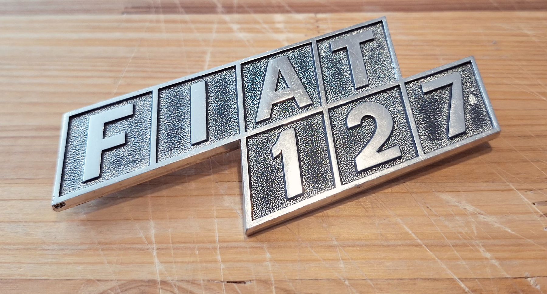 Fiat Tutti pezzi di ricambio auto: Fiat 127 Emblem – Usato da Triesen venduto da BLACKSHEEP75 1