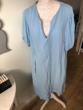 Sommerliches, hellblaues Kleid mit Puffärmeln, Gr.46