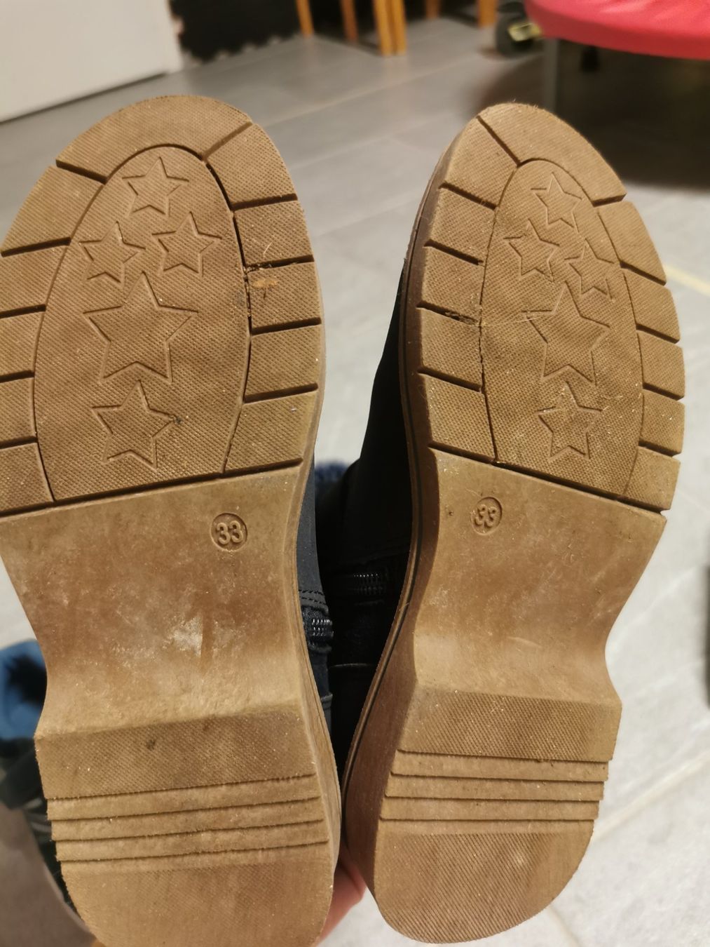 Nike Schuhe für Mädchen: 4 Paar Schuhe Gr. 33/34, teils neu – Gebraucht aus Konolfingen von torina85 2