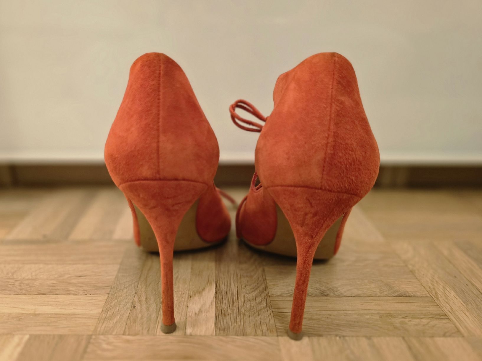 Scarpe da donna: Escarpins en daim oranges avec lacets, Taille 39 – Nuovo (secondo la descrizione) da Genève venduto da cec_d6pg 1