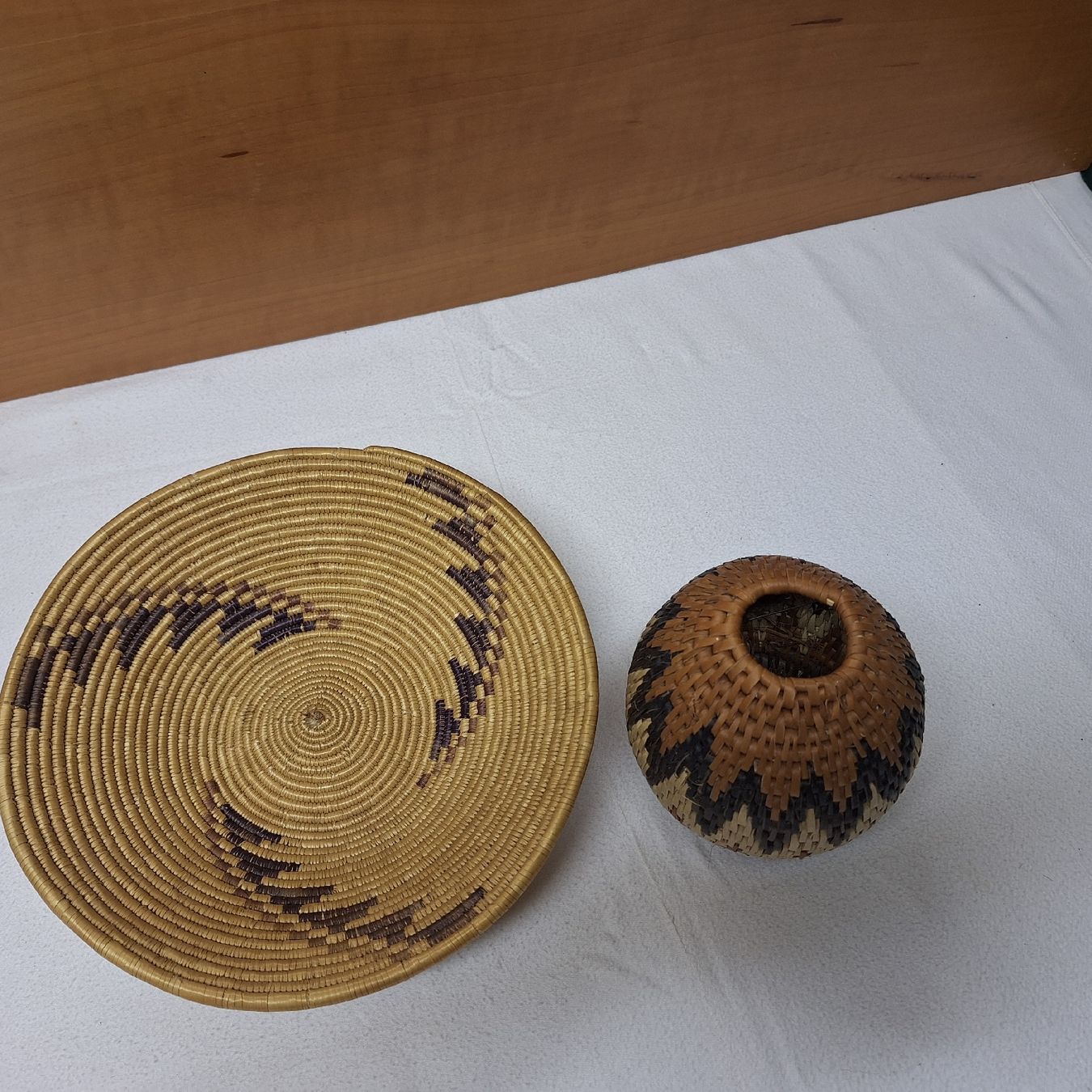 Tutte le decorazioni: Versand möglich! Afrikanisches Kräuterdösli &Flechtteller – Usato da Winterthur venduto da Goldpipau 1