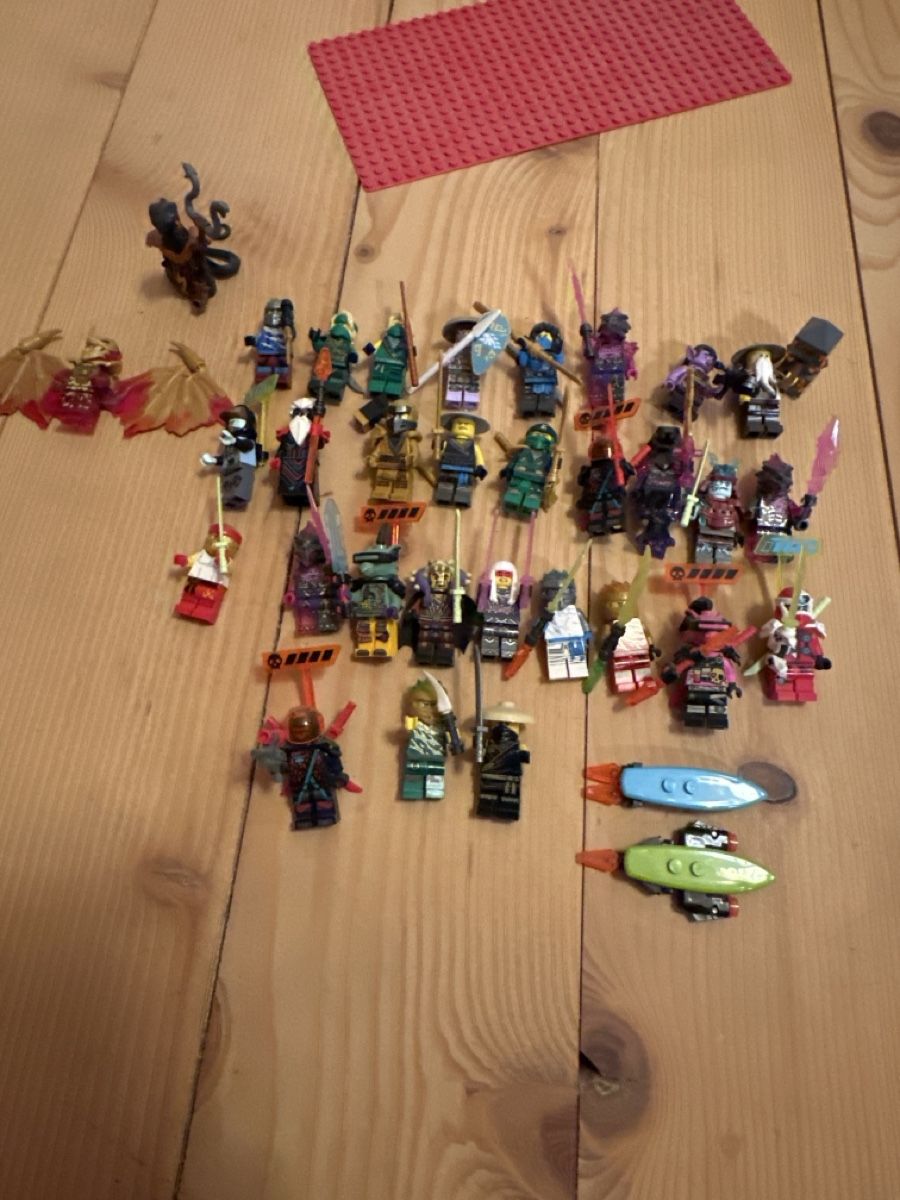 Lego Giocattoli: Lego Ninjago Figuren Set  gebraucht – Usato da Russikon venduto da Mimamimue