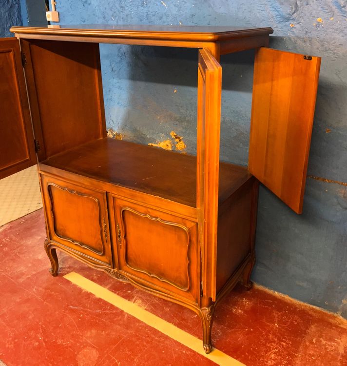 Armoire 4 portes plus une de côté en bois sculpté Kaufen auf Ricardo