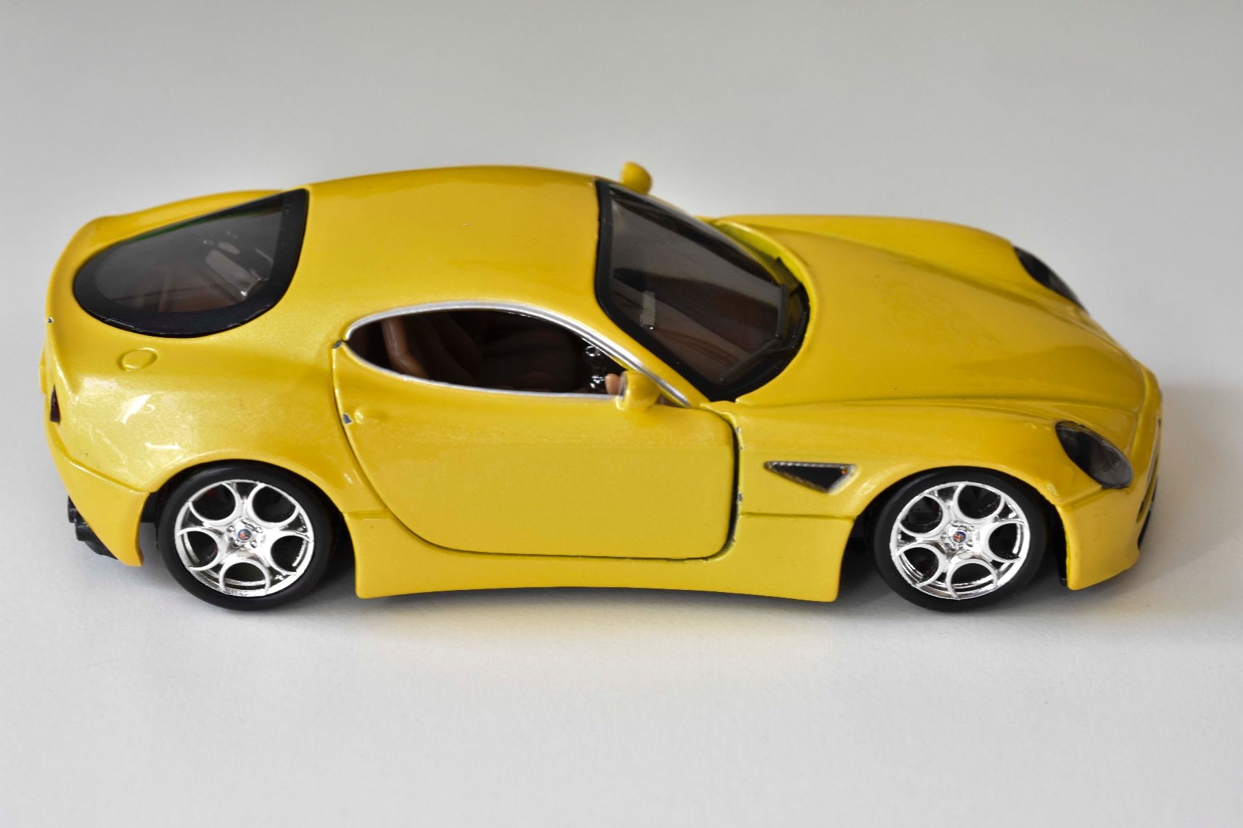 Alfa Romeo Modellini d'auto: Alfa 8c Competizione Modellauto – Usato da Schwerzenbach venduto da floridan 2