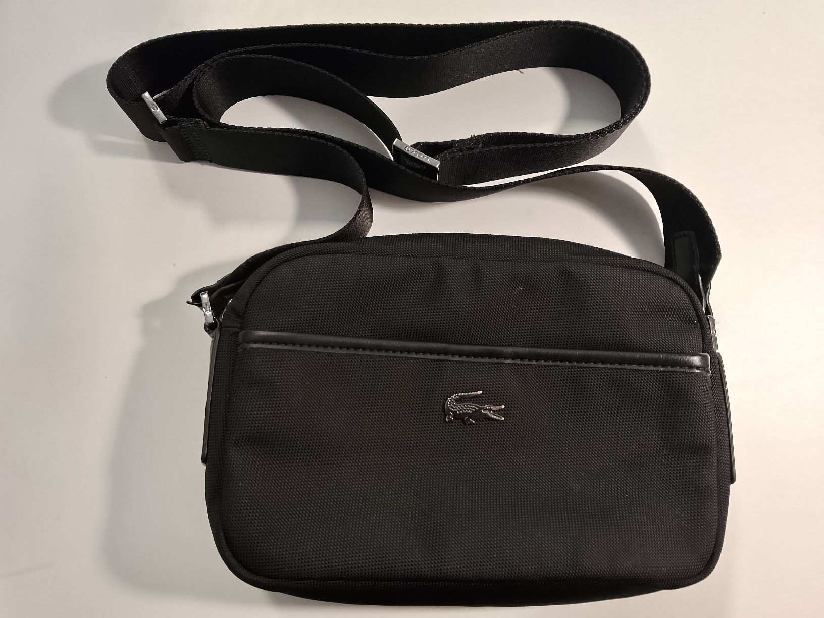 Lacoste Borse: Neuwertige Lacoste umhängetasche – Nuovo (secondo la descrizione) da Biel/Bienne venduto da Vintage-timearts