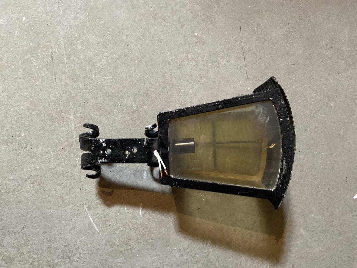 Lampen: Ältere aussen Eisenlampe mit Glas  – Gebraucht aus Münsingen von Fanuc 1