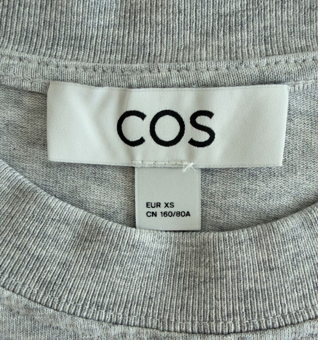 Cos T-shirt: COS T-SHIRT – Usato da Zürich venduto da JessGar 2