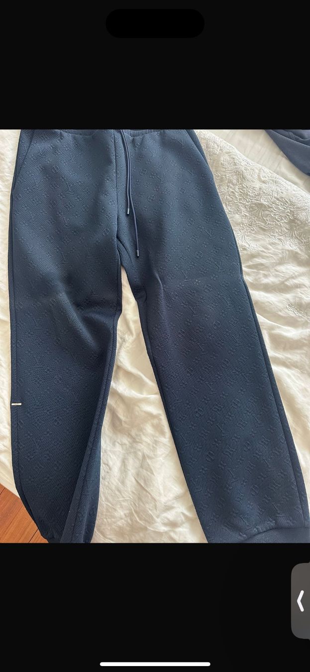 Louis Vuitton Pantaloni: Louis Vuitton Sweatpants – Usato da Biel/Bienne venduto da luc_j2wb