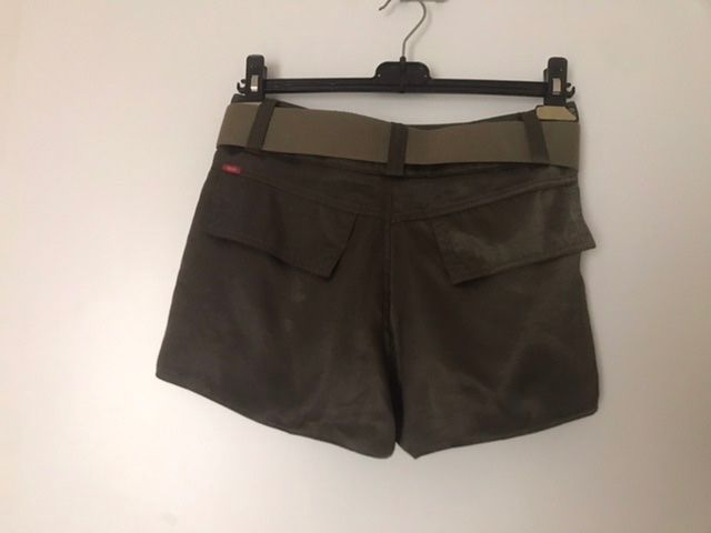 Esprit Pantaloni: Short, M , Esprit – Usato da Boudry venduto da JulieG13 1